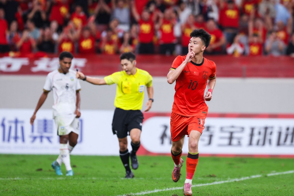 战明年, 立足 战明年, 立足