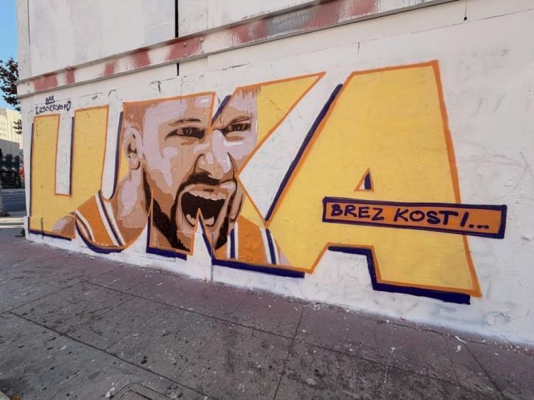 旁边还有他, 四个字母的 旁边还有他, 四个字母的